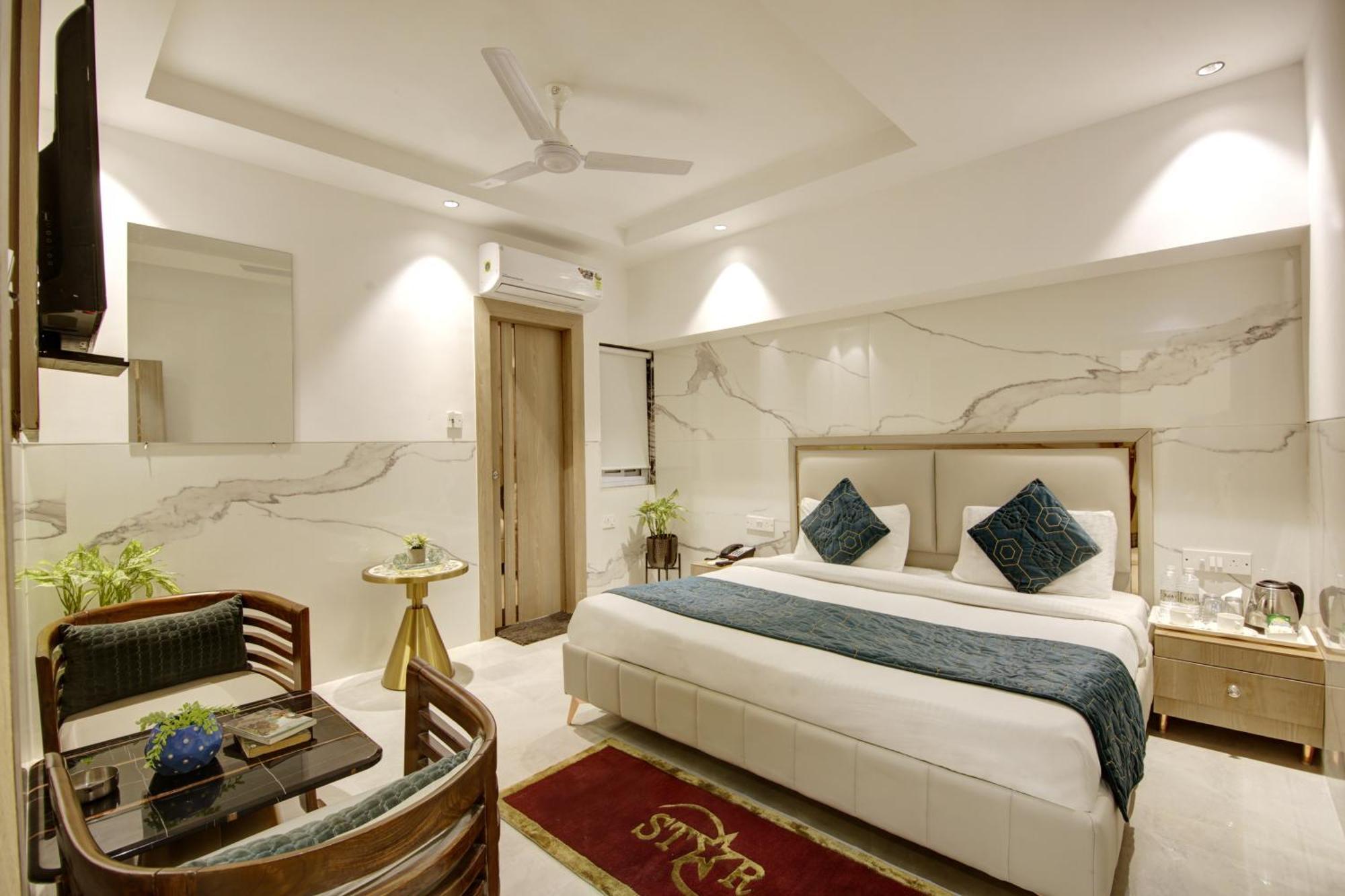 Hotel International Inn - Near Delhi Airport Нью-Дели Экстерьер фото