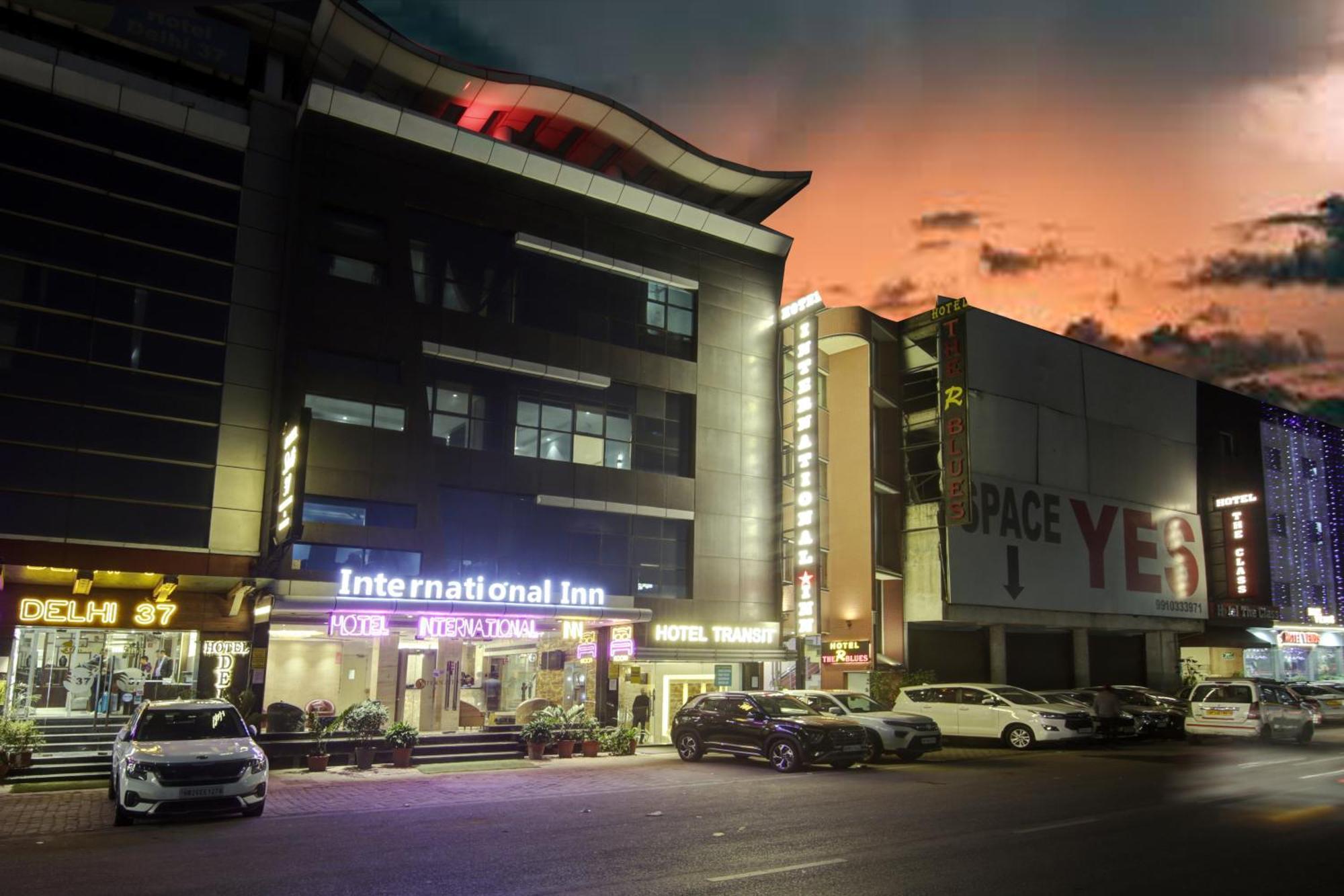 Hotel International Inn - Near Delhi Airport Нью-Дели Экстерьер фото