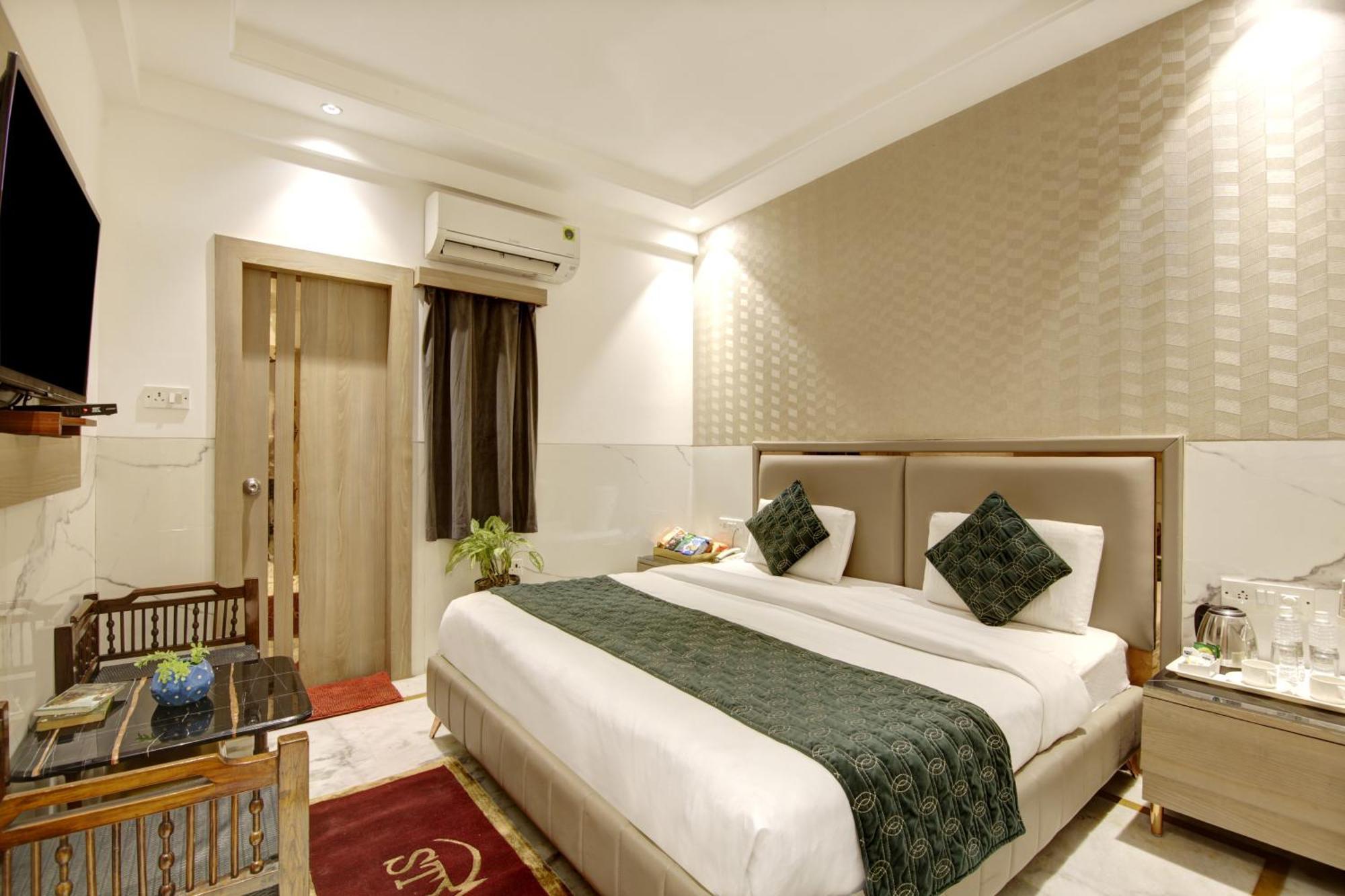 Hotel International Inn - Near Delhi Airport Нью-Дели Экстерьер фото
