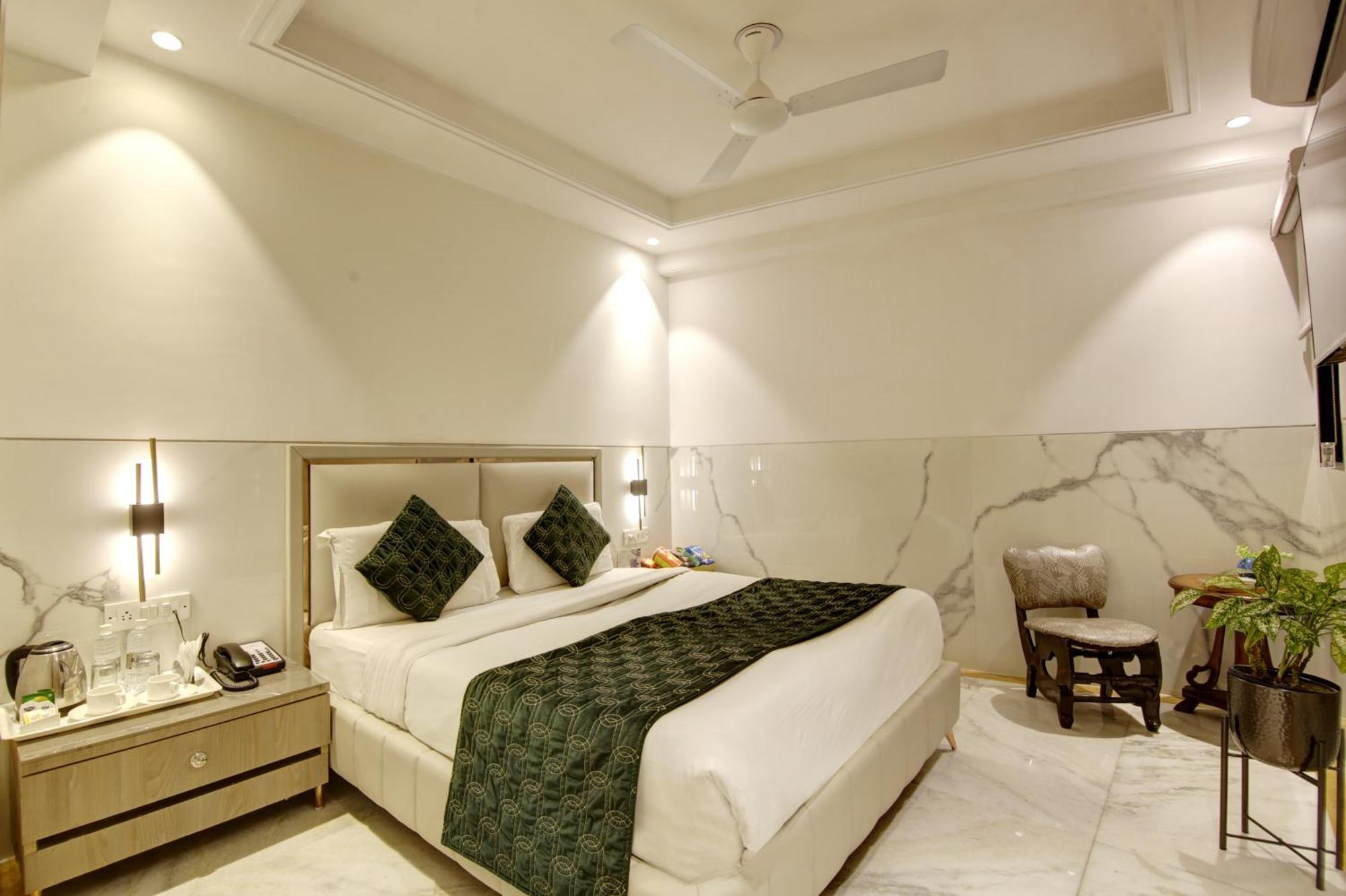Hotel International Inn - Near Delhi Airport Нью-Дели Экстерьер фото