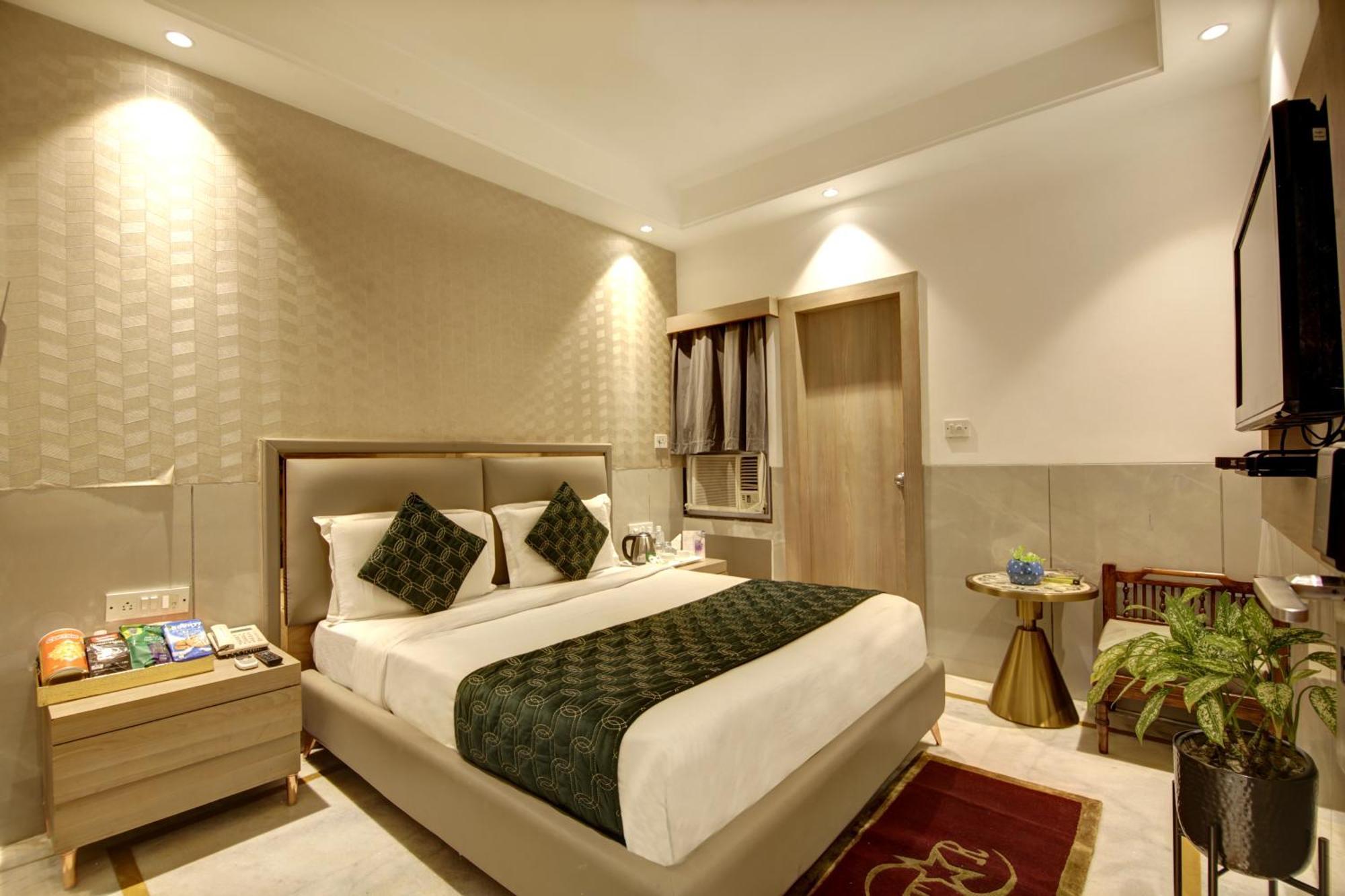 Hotel International Inn - Near Delhi Airport Нью-Дели Экстерьер фото