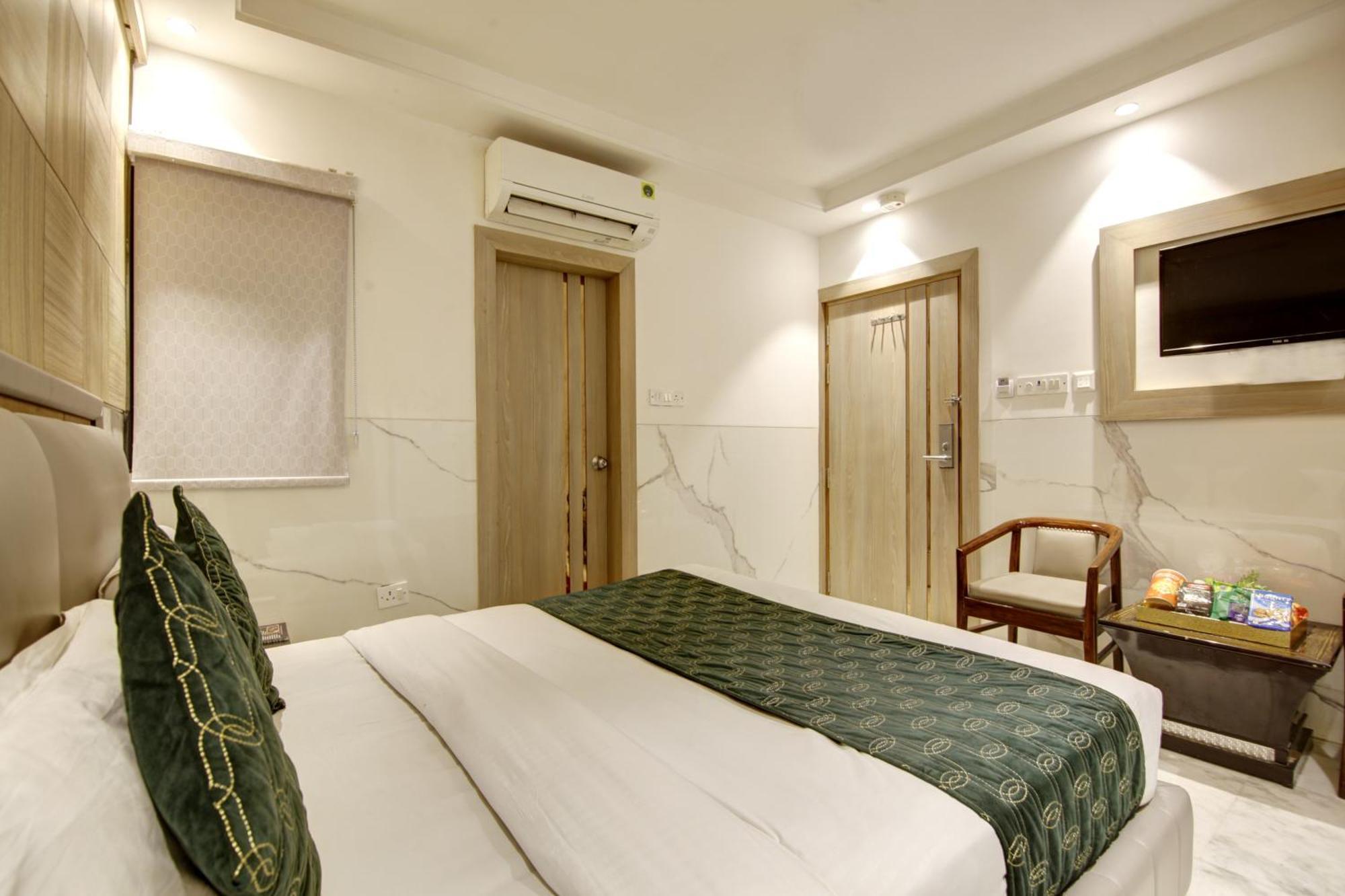 Hotel International Inn - Near Delhi Airport Нью-Дели Экстерьер фото