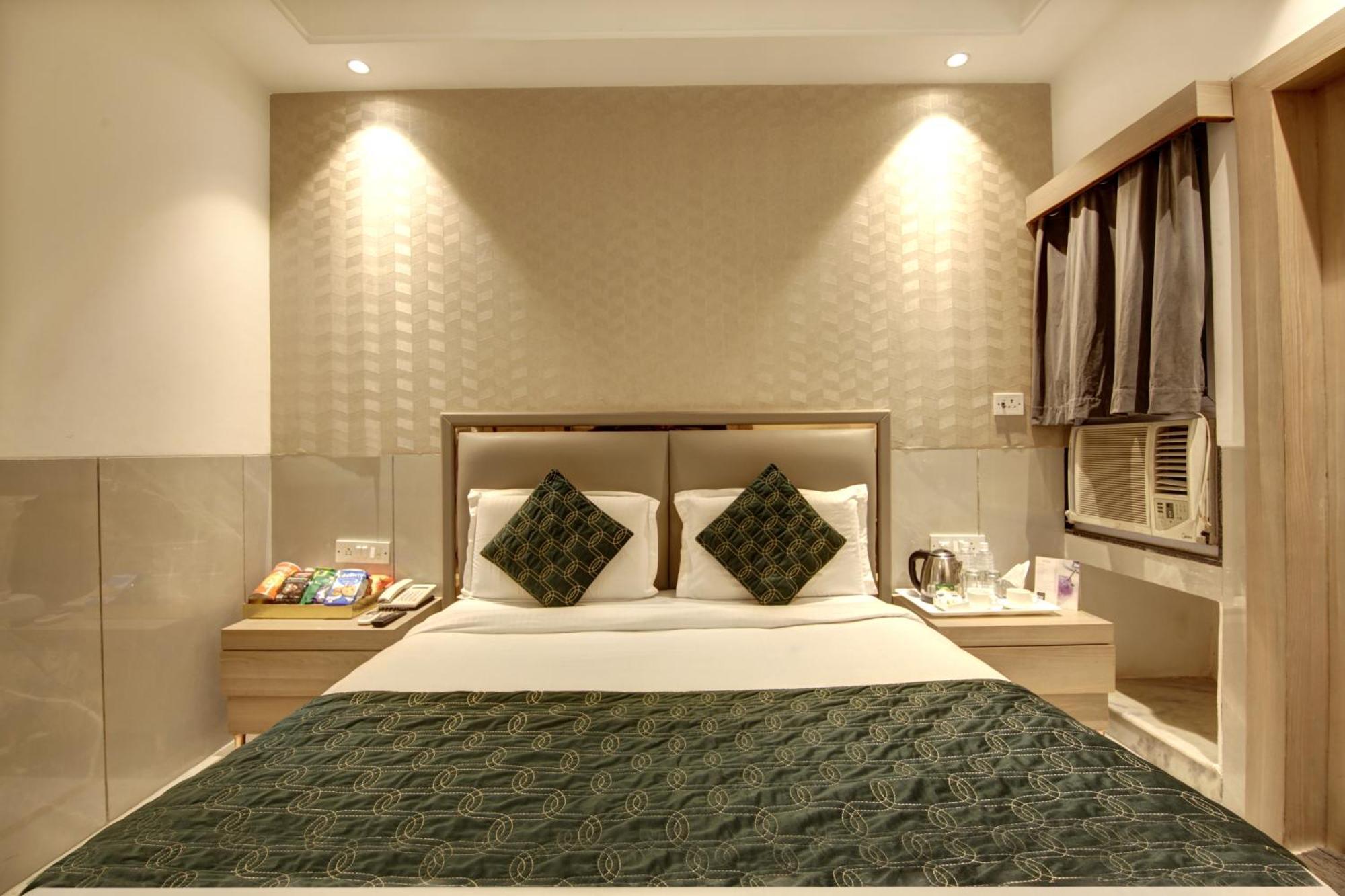 Hotel International Inn - Near Delhi Airport Нью-Дели Экстерьер фото