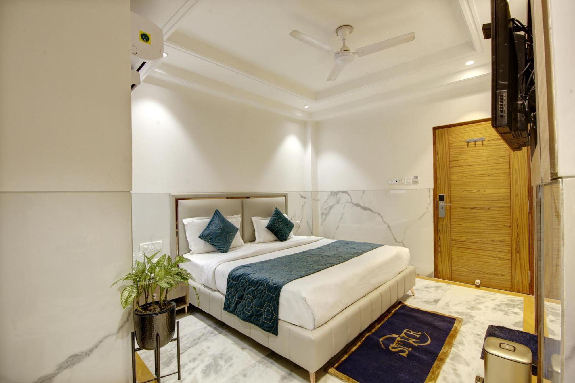 Hotel International Inn - Near Delhi Airport Нью-Дели Экстерьер фото