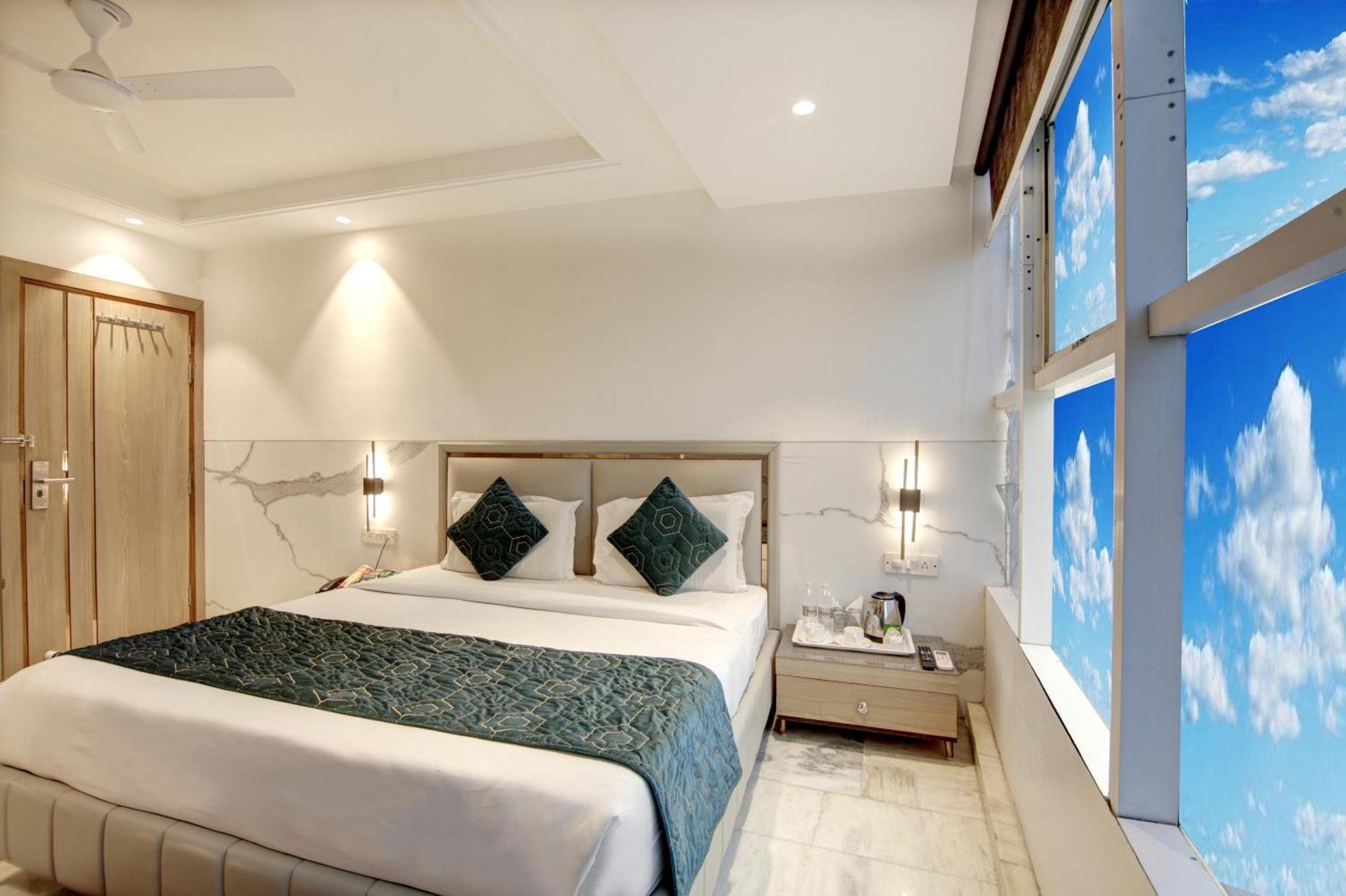 Hotel International Inn - Near Delhi Airport Нью-Дели Экстерьер фото