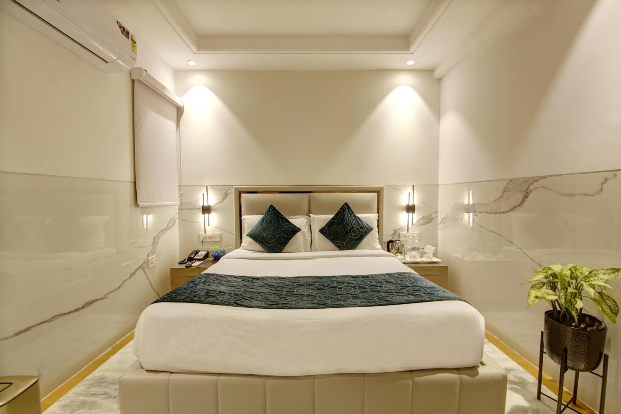 Hotel International Inn - Near Delhi Airport Нью-Дели Экстерьер фото