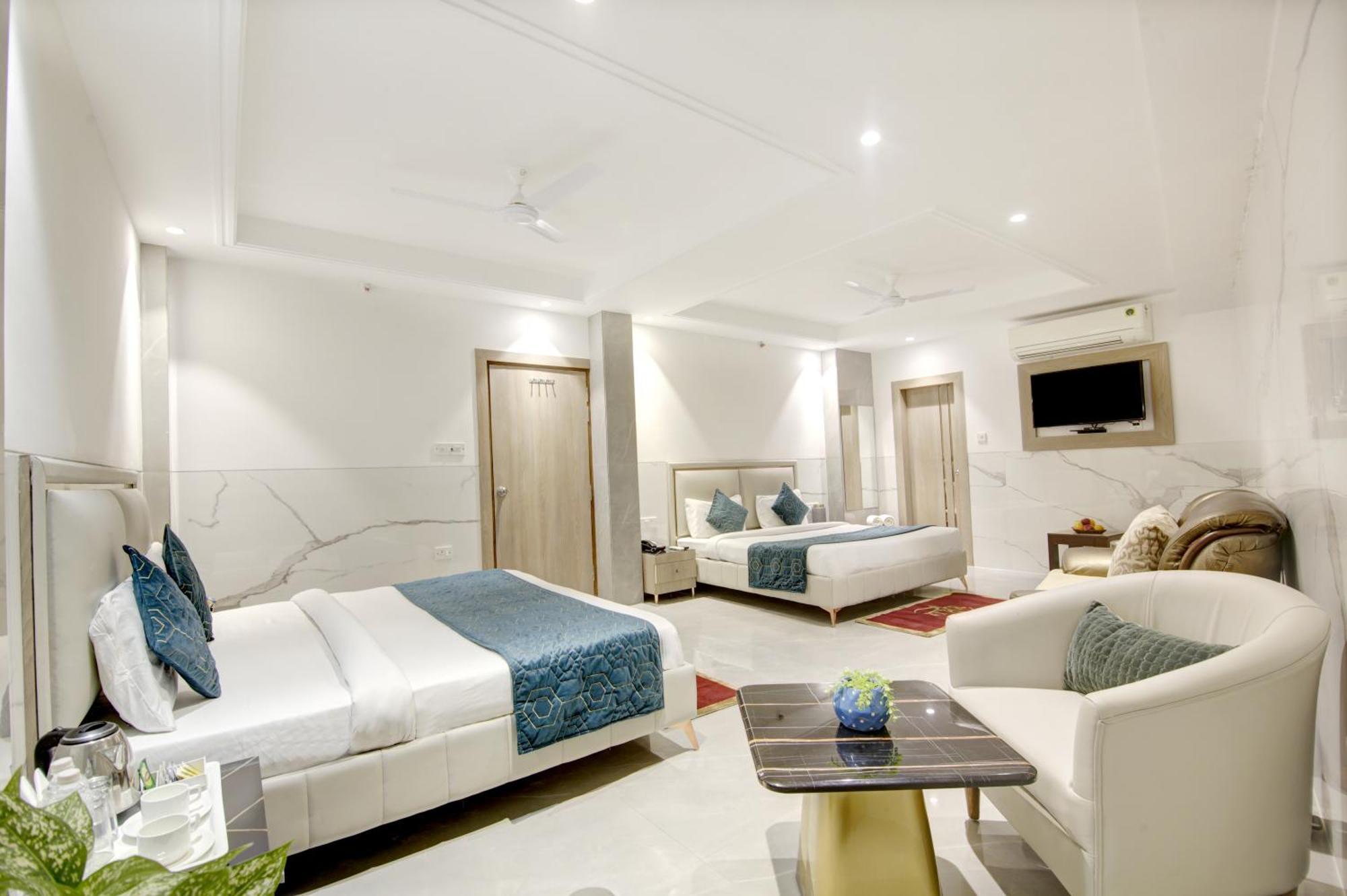 Hotel International Inn - Near Delhi Airport Нью-Дели Экстерьер фото
