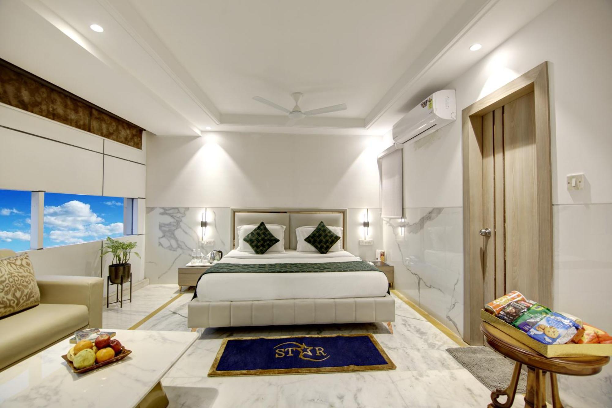 Hotel International Inn - Near Delhi Airport Нью-Дели Экстерьер фото