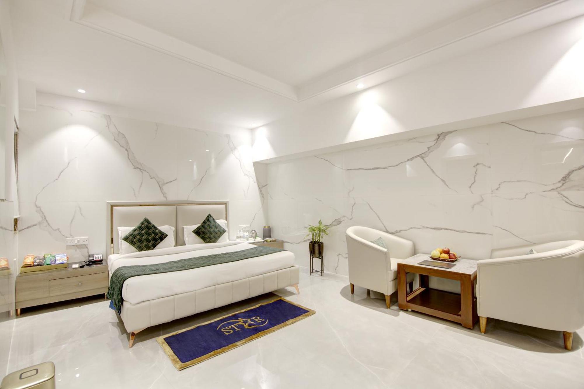 Hotel International Inn - Near Delhi Airport Нью-Дели Экстерьер фото