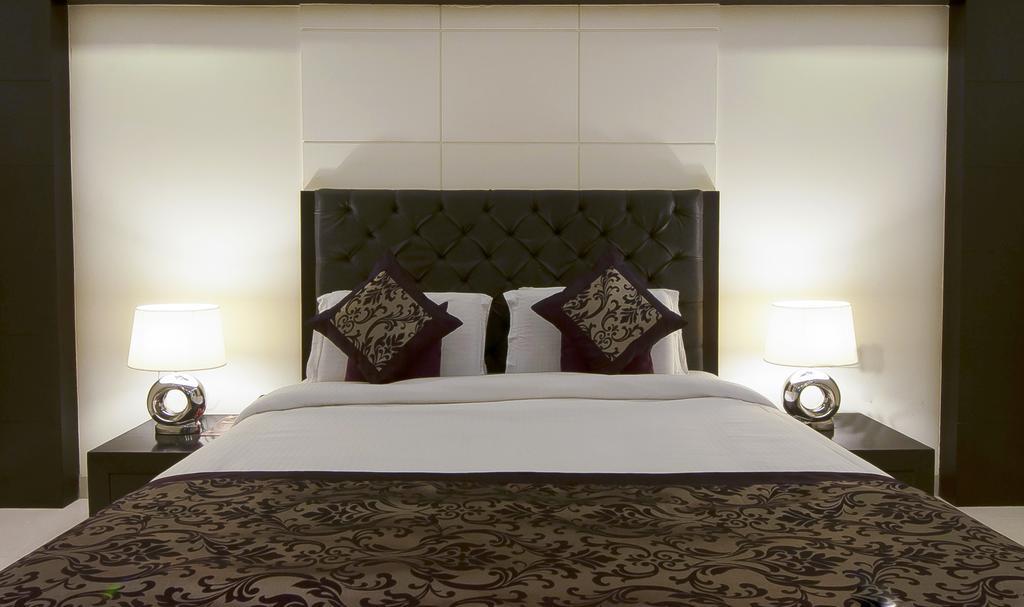 Hotel International Inn - Near Delhi Airport Нью-Дели Экстерьер фото