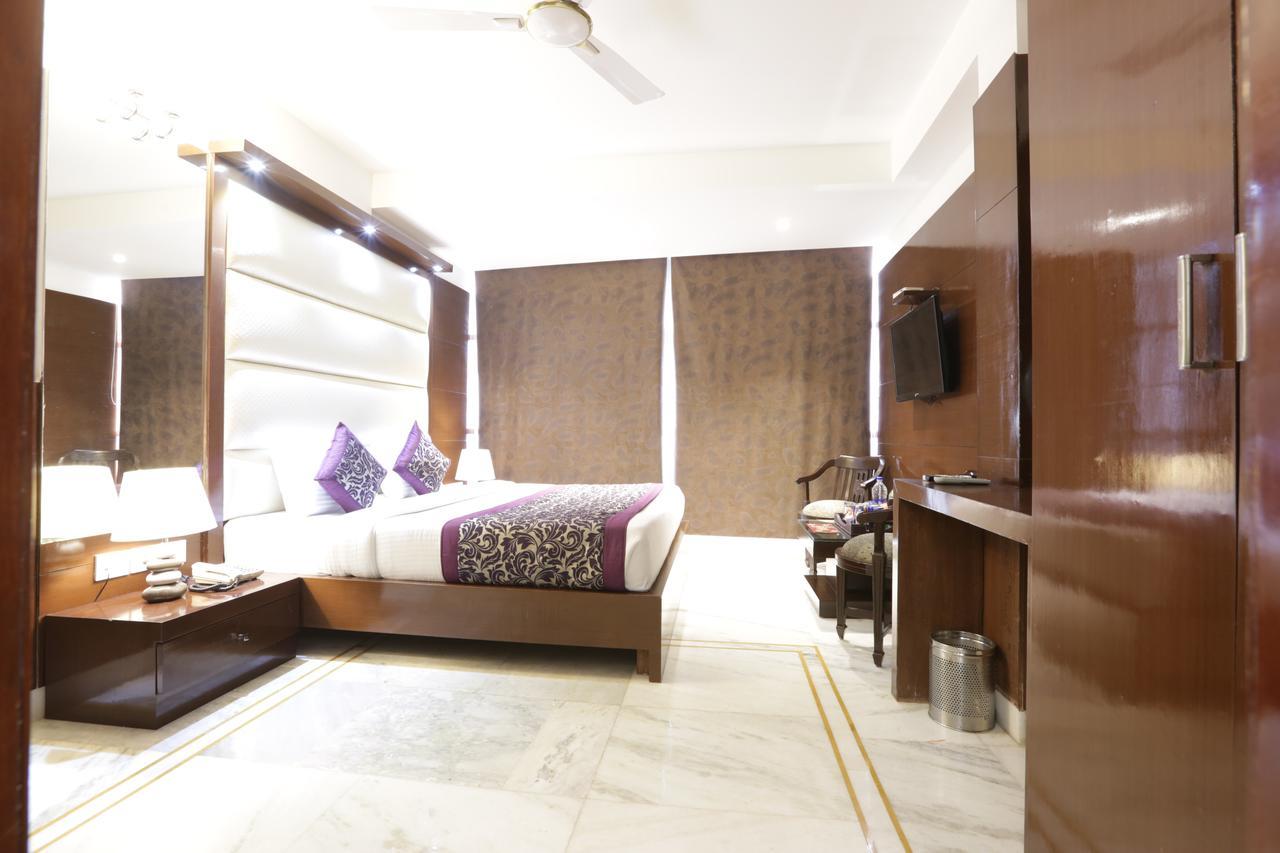 Hotel International Inn - Near Delhi Airport Нью-Дели Экстерьер фото
